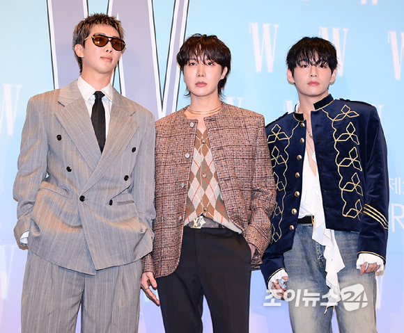 그룹 방탄소년단(BTS) RM-제이홉-뷔가 15일 오후 서울 종로구 포시즌스 호텔에서 열린 제20회 유방암 인식 항상 캠페인 자선 행사 'LOVR YOUR'에 참석하고 있다. [사진=정소희 기자]