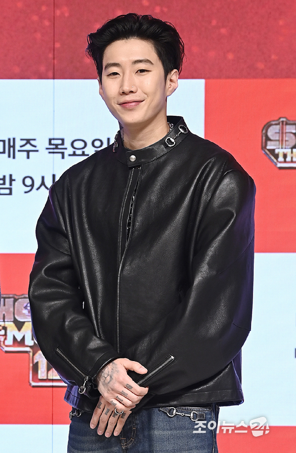 래퍼 릴 모쉬핏, 박재범이 15일 서울 강남구 엘리에나 호텔에서 열린 Mnet '쇼미더머니12' 제작발표회에서 포즈를 취하고 있다. [사진=곽영래 기자]