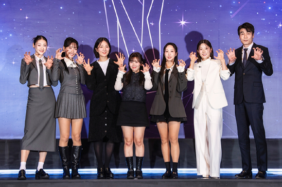 '골 때리는 그녀들' 출연진이 SBS '골 때리는 그녀들' 온라인 제작발표회에서 포즈를 취하고 있다. [사진=SBS]