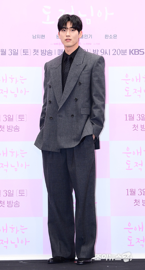 배우 홍민기가 30일 오후 서울 마포구 스탠포드호텔에서 열린 KBS2 새 토일 미니시리즈 '은애하는 도적님아' 제작발표회에 참석하고 있다. [사진=정소희 기자]