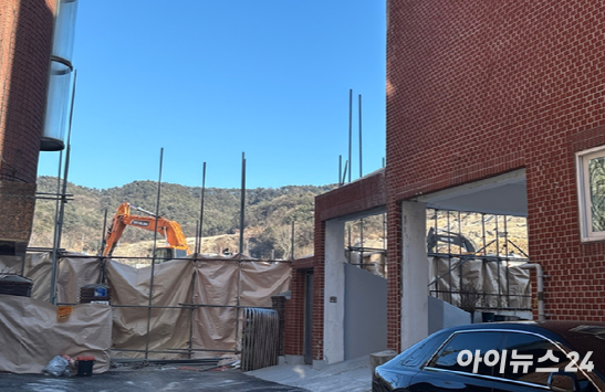 1월 21일 서울 노원구 백사마을 재개발 현장 인근 현수막이 걸려있다. [사진=김민지 기자]