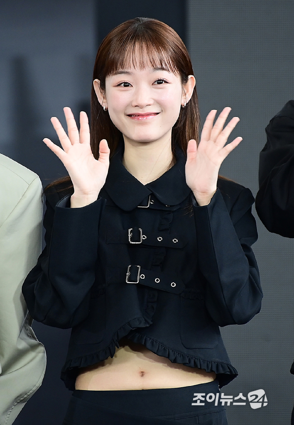 배우 이유미가 19일 오후 부산광역시 해운대구 우동 영화의 전당에서 열린 제30회 부산국제영화제(BIFF) '당신이 죽였다' 야외무대인사 행사에 참석하고 있다. [사진=정소희 기자]