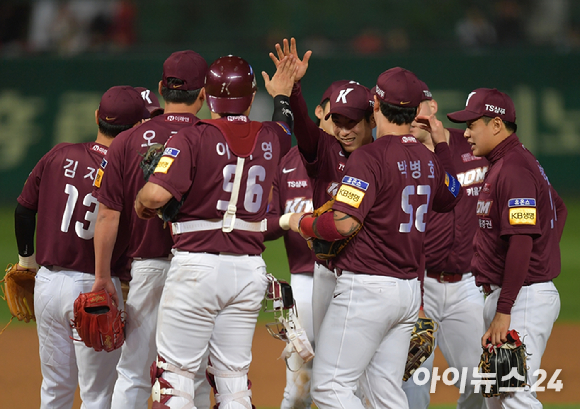 키움 히어로즈는 30일 열린 정규리그 최종전 KIA 타이거즈전에서 승리를 거두며 5위를 확정해 가을야구행 막차를 탔다. [사진=아이뉴스24 포토 DB]