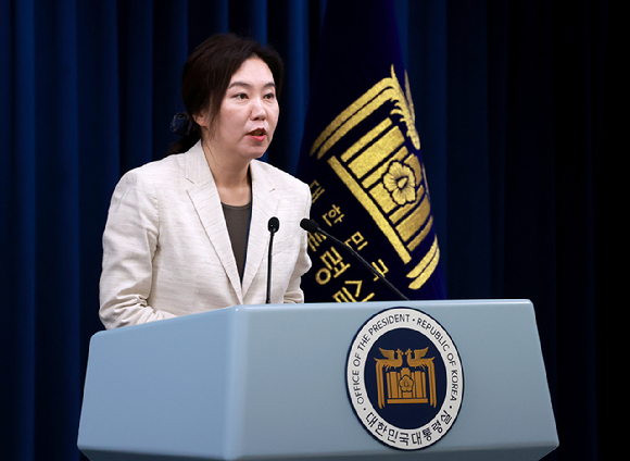 이재명 대통령이 10일 서울 용산 대통령실에서 국무회의를 주재하며 의사봉을 두드리고 있다. 2025.6.10 [사진=연합뉴스]