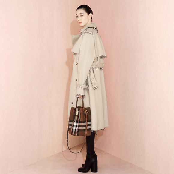 배우 전지현이 영국 브랜드 버버리 글로벌 앰버서더로 선정됐다. [사진=&copy; Courtesy of Burberry]