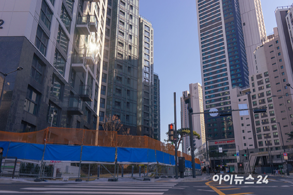 1월 입주할 서울 강동구 천호3구역 'e편한세상 강동 프레스티지원' 현장. [사진=김민지 기자]