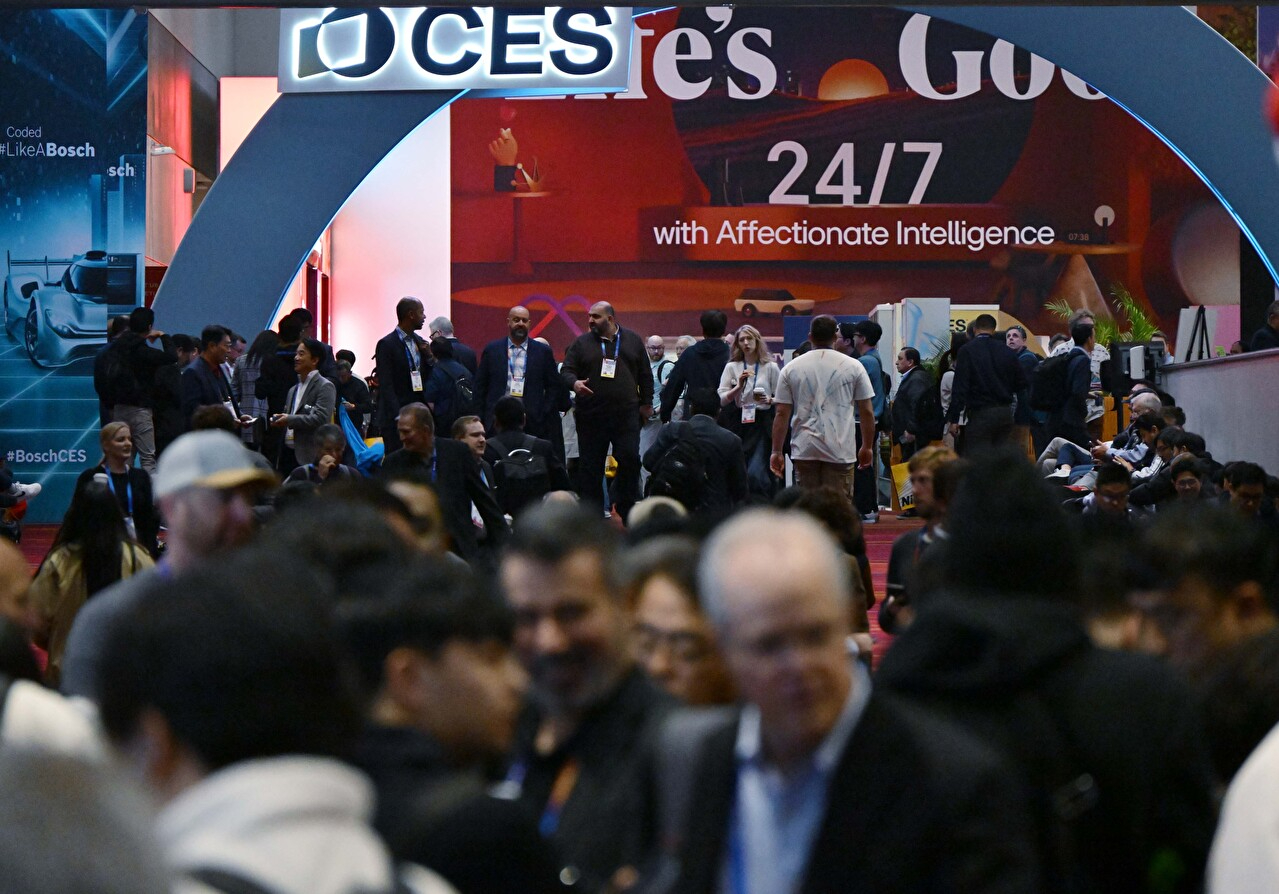 세계 최대 가전&middot;정보기술(IT) 전시회 CES 2025 개막일인 지난 1월 7일 오전(현지시간) 미국 네바다주 라스베이거스 컨벤션센터(LVCC)가 관람객으로 북적이고 있다. [사진=연합뉴스]