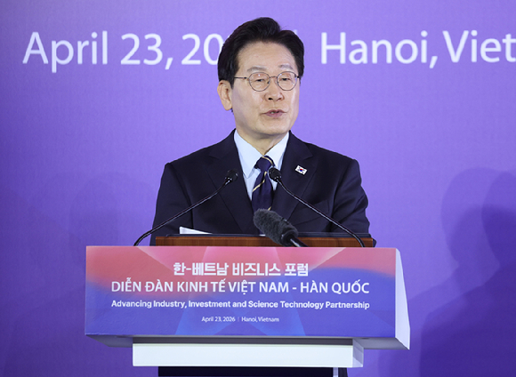 이재명 대통령이 23일(현지시간) 베트남 하노이 한 호텔에서 열린 한-베트남 비즈니스포럼에서 발언하고 있다. 2026.4.23 [사진=연합뉴스]