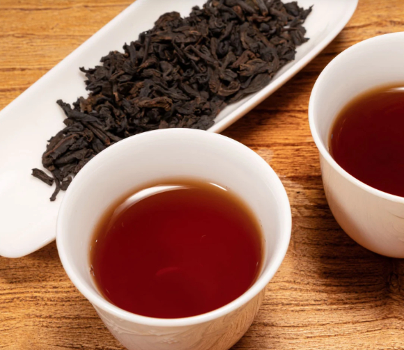 체중, 혈압, 콜레스테롤 수치, 장내 미생물 구성까지 개선하는 데 중국 전통 흑차인 '육보차(Liupao Tea)'가 효과를 보였다는 임상 연구 결과가 나왔다. 사진은 본 기사 내용과 무관. [사진=Paper & Tea]