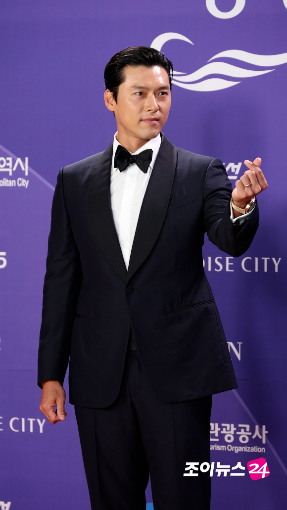 배우 현빈이 31일 오후 인천시 영종구 운서동 파라다이스시티에서 열린 제5회 청룡시리즈어워즈 레드카펫 행사에 참석하고 있다. [사진=문수지 기자]