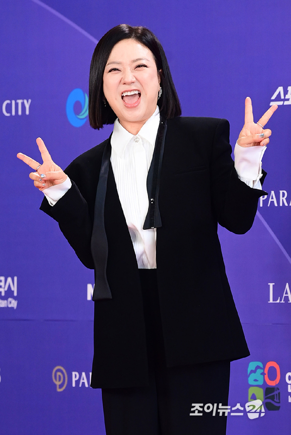 방송인 김숙이&nbsp;31일 오후&nbsp;인천시 영종구 운서동 파라다이스시티에서 열린&nbsp;제5회 청룡시리즈어워즈&nbsp;레드카펫 행사에 참석하고 있다. [사진=정소희 기자]
