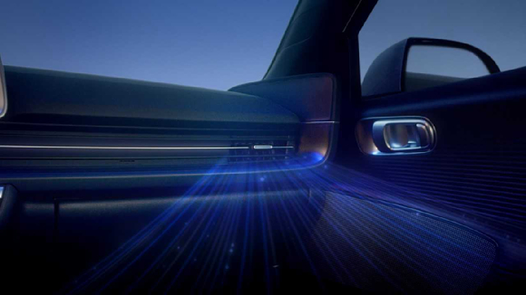 SK엔무브 브랜드 영상에 소개된 차량용 차세대 냉매 스틸컷 [사진=SK엔무브]