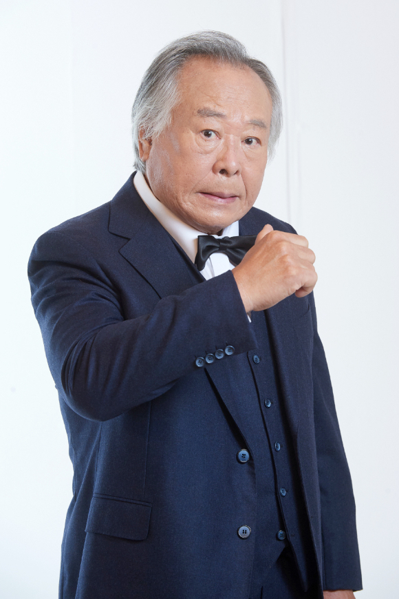 배우 주현이 KBS 예능프로그램 '新가족관계증명서 갓파더' 프로필 촬영을 하고 있다. [사진=KBS]