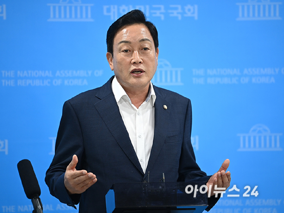 김선교 국민의힘 의원이 7일 오전 서울 여의도 국회에서 특별검사의 출국금지 관련 기자회견을 하고 있다.김건희 여사의 각종 의혹을 수사하는 민중기 특별검사(김건희 특검)가 경기 양평군수 출신의 김선교 국민의힘 의원을 출국금지 조치한 것으로 알려졌다. [사진=곽영래 기자]