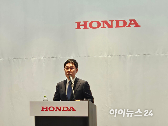 혼다코리아 이지홍 대표이사가 23일 '혼다코리아 사업 운영에 관한 기자회견'을 열고 발표하고 있다. [사진=설재윤 기자]