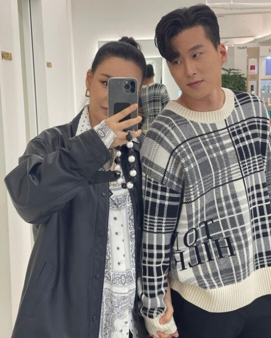 안무가 배윤정이 남편과 함께한 사진을 공개했다. [사진=배윤정 인스타그램]