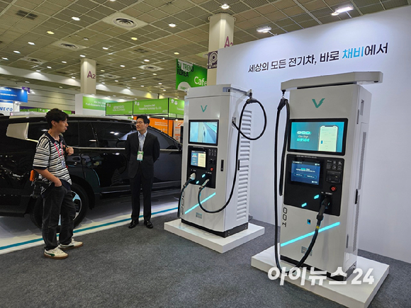 25일 국내 대표 전기차 전시회 'EV트렌드코리아 2026'이 서울 삼성동 코엑스에서 개막했다. [사진=설재윤 기자]