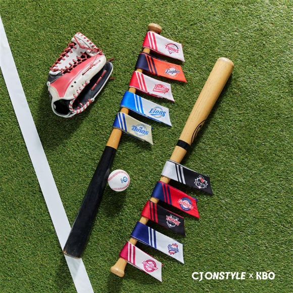 CJ온스타일이 오는 26일 KBO 리그 미디어데이서 첫 공개하는 10개 구단 나른 방도스카프. [사진=CJ온스타일]