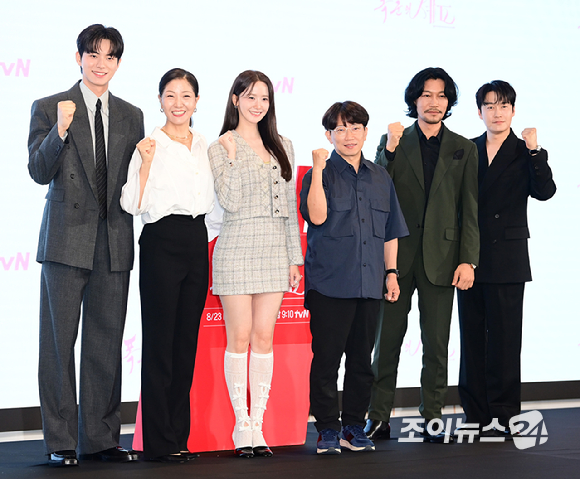 배우 이채민과 임윤아가 19일 오후 서울 구로구 더 세인트에서 열린 tvN 새 토일드라마 '폭군의 셰프' 제작발표회에 참석하고 있다. [사진=정소희 기자]