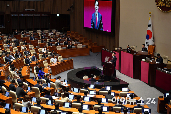 송언석 국민의힘 원내대표가 10일 서울 여의도 국회 본회의에서 교섭단체 대표 연설을 하고 있다. [사진=곽영래 기자]