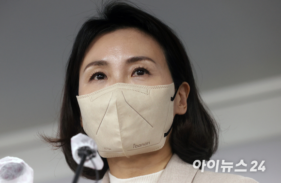 이재명 더불어민주당 대선 후보의 배우자 김혜경 씨가 9일 오후 서울 여의도 민주당 중앙당사에서 기자회견을 열고 과잉의전 논란에 대해 사과하고 있다. [사진=김성진 기자]
