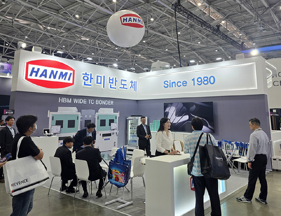 컴퓨텍스 2026 한미반도체 부스. [사진=한미반도체]