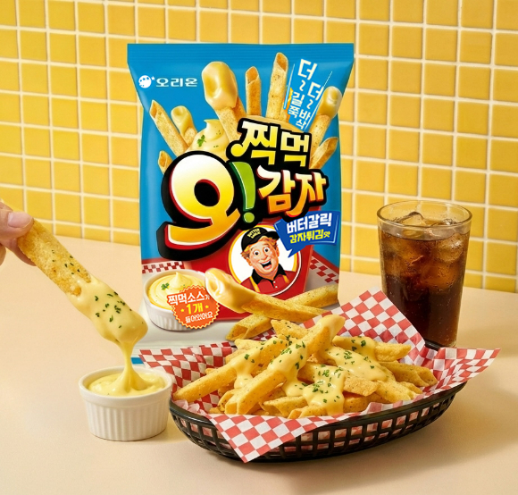 '찍먹 오!감자 버터갈릭감자튀김맛' 제품 연출 이미지. [사진=오리온]