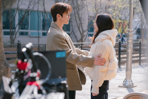 서인국과 지수가 넷플릭스 시리즈 '월간남친'에서 호흡을 맞추고 있다. [사진=넷플릭스]