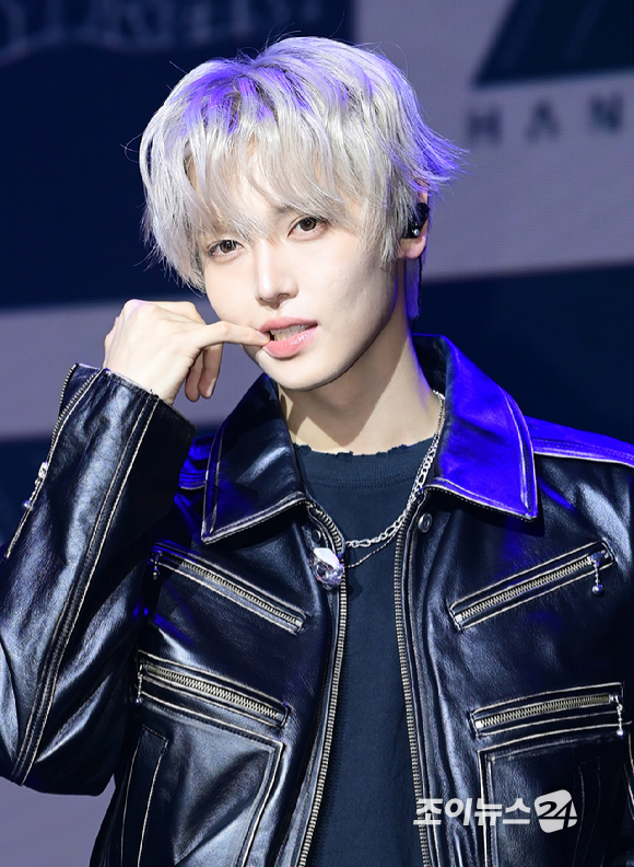 가수 장한음이 30일 오후 서울 강남구 성암아트홀에서 열린 두 번째 EP 'DAYDREAM' 발매 기념 쇼케이스에서 포토타임을 갖고 있다. [사진=정소희 기자]