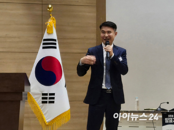 김태유 서울대 명예교수가 28일 국회 의원회관에서 열린 '해군창설 80주년, 강한해군·해양강국: 제9회 안보세미나'에서 발언하고 있다. [사진=최란 기자]