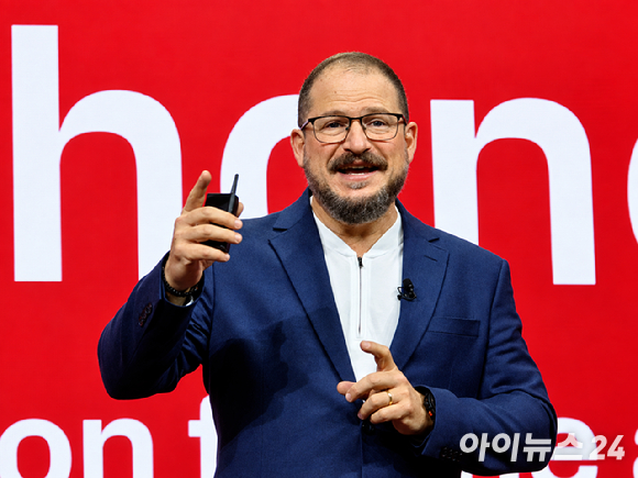 22일(현지시간) 퀄컴의 최대 연례 행사 '스냅드래곤 서밋 2026'이 열린 하얏트 리젠시 마우이 리조트 앤 스파 풍경. 리조트 내에 스냅드래곤 로고 조형물이 설치돼 있다. [사진=안세준 기자]