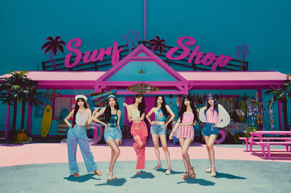 아이브 신곡 '크러쉬' 단체 이미지. [사진=스타쉽엔터테인먼트]