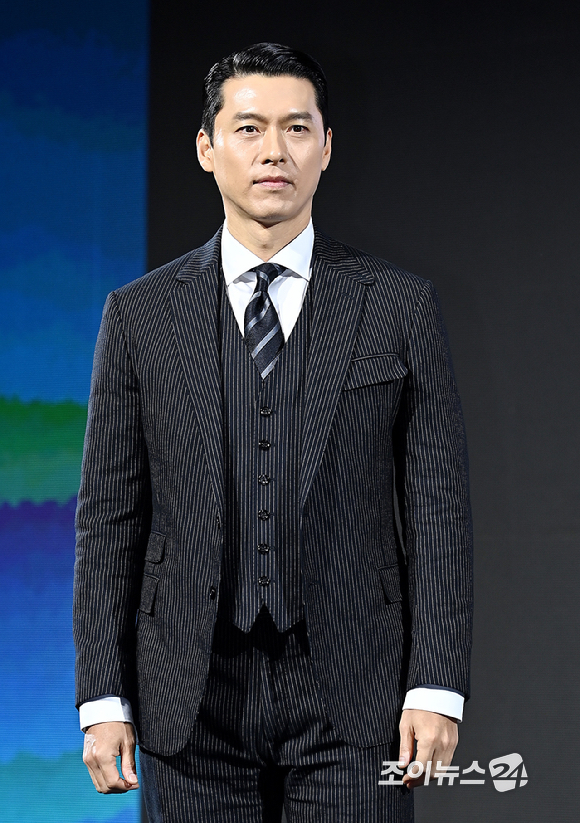 배우 현빈이 15일 서울 강남구 그랜드 인터컨티넨탈 서울 파르나스에서 열린 디즈니+ '메이드 인 코리아' 제작발표회에서 포즈를 취하고 있다. [사진=곽영래 기자]