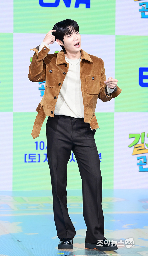 가수 손태진이 16일 오전 서울 마포구 쇼킹케이팝센터에서 열린 ENA 예능 프로그램 '길치라도 괜찮아' 제작발표회에 참석하고 있다. [사진=정소희 기자]