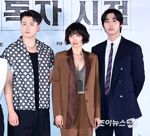 (왼쪽부터)배우 이민호-채수빈-신승호-나나-안효섭이 15일 오후 서울 삼성동 메가박스 코엑스에서 열린 영화 '전지적 독자 시점'(감독 김병우) 언론시사회에 참석하고 있다. [사진=정소희 기자]
