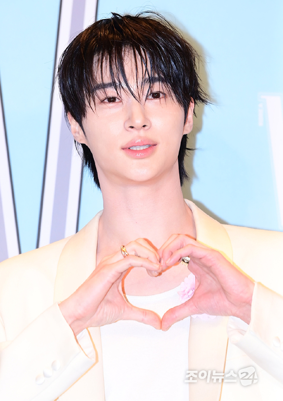 배우 변우석이 15일 오후 서울 종로구 포시즌스 호텔에서 열린 제20회 유방암 인식 항상 캠페인 자선 행사 'LOVR YOUR'에 참석하고 있다. [사진=정소희 기자]