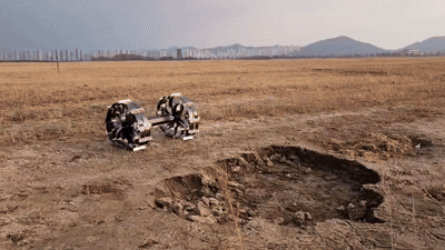 국내 연구팀이 울퉁불퉁한 달을 자유롭게 다닐 수 있는 전개형 에어리스 바퀴를 개발했다. [사진=KAIST]