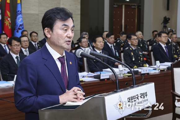 안규백 국방부 장관이 13일 오전 서울 용산구 국방부 청사에서 열린 국방부 국정감사에서 업무보고를 하고 있다. [사진=국회사진기자단]