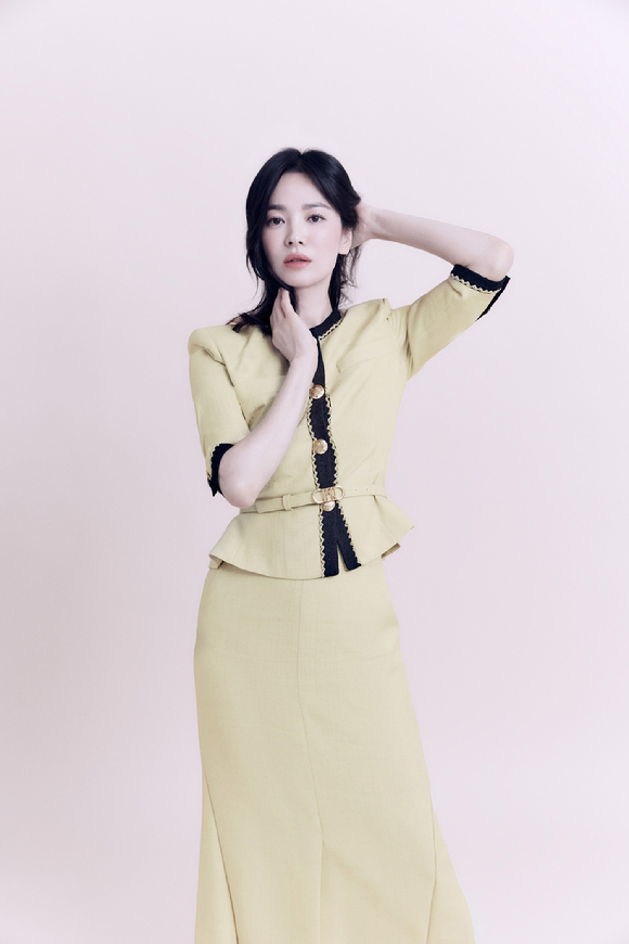 배우 송혜교가 여성복 브랜드인 미샤(MICHAA)와 함께 23 SPRING 캠페인 화보를 공개했다. [사진=미샤]