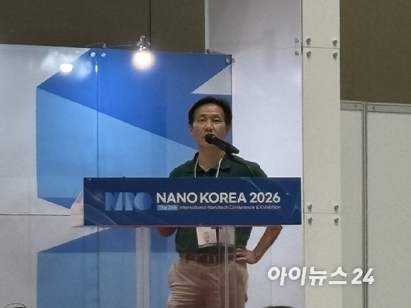 도현호 세메스 연구소장이 9일 경기 고양시 킨텍스에서 열린 국제 나노기술융합전시회 '나노코리아 2026'에서 발표하고 있다. [사진=권서아 기자]