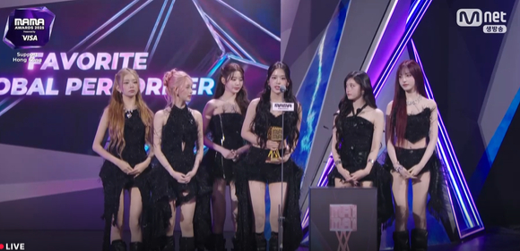 엔하이픈이 '2025 마마 어워즈'에서 수상소감을 이야기 하고 있다. [사진=엠넷 방송화면 캡처]