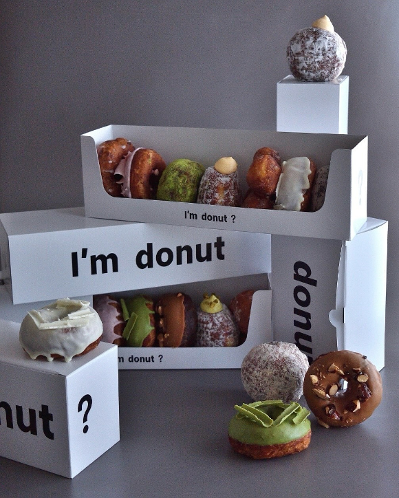 스캇 보트라이트(오른쪽) 치폴레 멕시칸 그릴 CEO와 허희수 SPC그룹 부사장이 한국 및 싱가포르의 치폴레 사업 운영을 위한 합작법인 설립 계약서에 서명하고 있다. [사진=SPC]