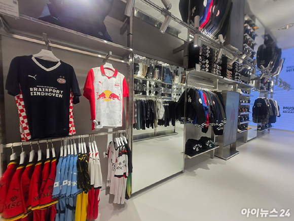 무신사 메가스토어 용산. [사진=박은경 기자]