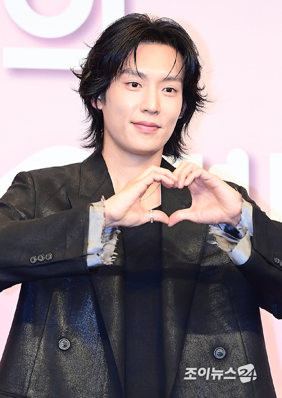 배우 이기택이 26일 오후 서울 신도림 더 링크호텔 서울에서 열린 JTBC 새 토일드라마 '미혼남녀의 효율적 만남' 제작발표회에 참석하고 있다. [사진=정소희 기자]