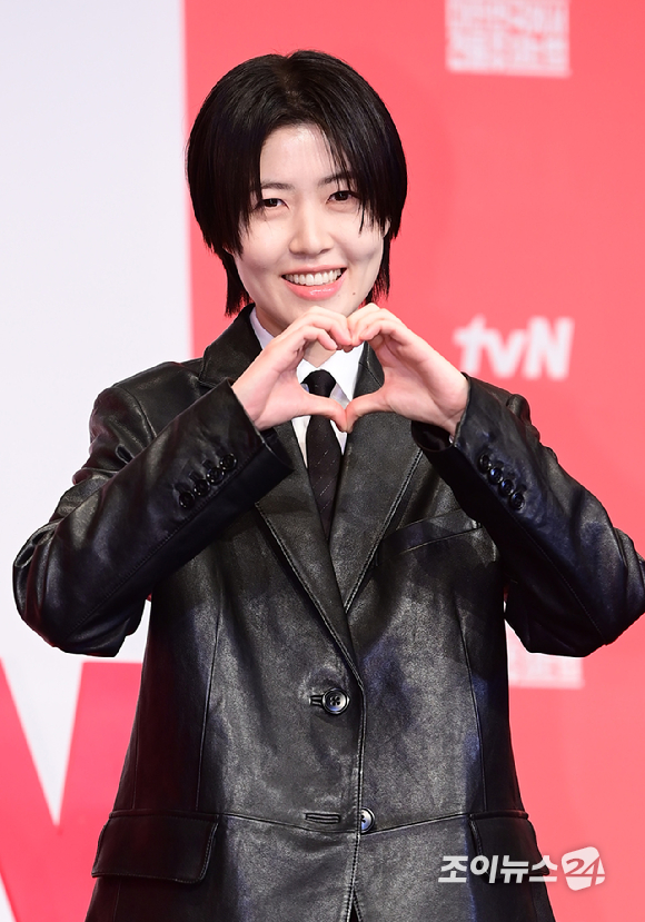 배우 심은경이 9일 오후 서울 구로구 신도림동 더링크서울 트리뷰트포트폴리오 호텔에서 열린 tvN 새 토일드라마 '대한민국에서 건물주 되는 법' 제작발표회에서 참석하고 있다. [사진=정소희 기자]