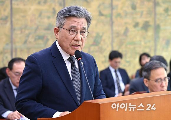 허민 국가유산청장이 11일 서울 여의도 국회에서 열린 문화체육관광위원회 전체회의에서 예산안 제안설명을 하고 있다. [사진=곽영래 기자]