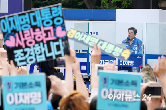 이재명 더불어민주당 대선 후보 가 28일 오후 서울 광진구 어린이대공원 앞에서 유세하고 있다. [사진=곽영래 기자]