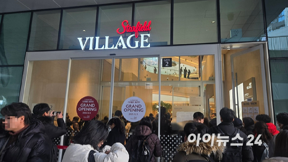 3일 프리 오픈 첫날 찾은 경기도 파주 스타필드 빌리지 운정 내부 전경. 이곳은 신세계프라퍼티가 새롭게 선보이는 지역 밀착형 리테일 공간이다. [사진=진광찬 기자]