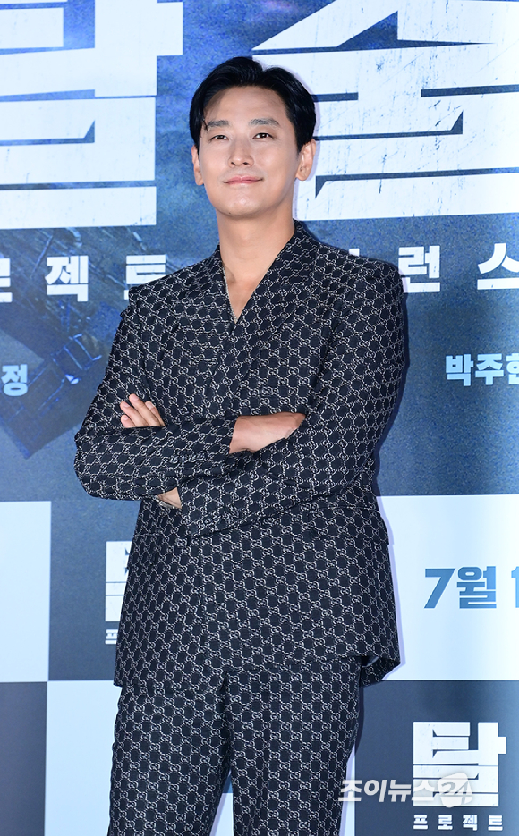 배우 주지훈이 8일 오후 서울 CGV 용산아이파크몰에서 열린 영화 '탈출: 프로젝트 사일런스'(감독 김태곤) 언론시사회에 참석하고 있다. [사진=정소희 기자]