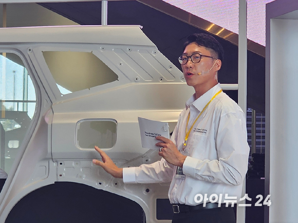 7일 고양 현대모터스튜디오에서 열린 '디 올 뉴 투싼 테크데이 & 미디어 시승회'에서 디 올 뉴 투싼의 동력장치 관련 설명이 진행되고 있다. [사진=김영현 인턴기자]